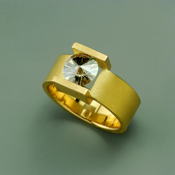 Batho Gündra Ring mit Spirit Diamond