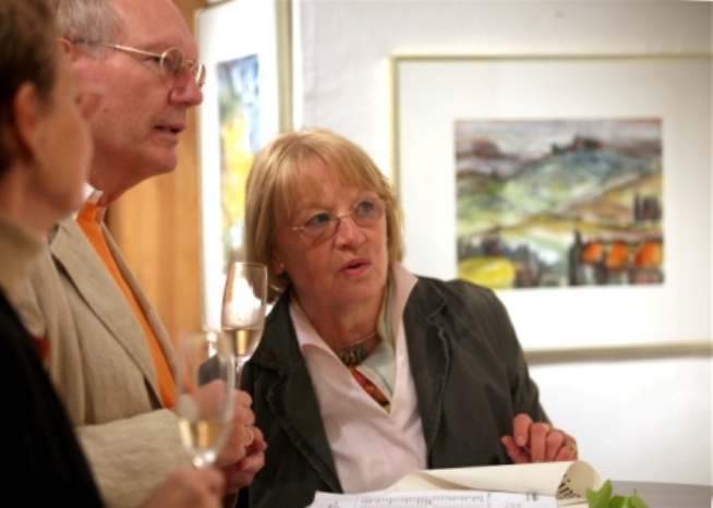 Galeristin Sieglinde Dietz gibt Einblicke in die Arbeit der Künstler.